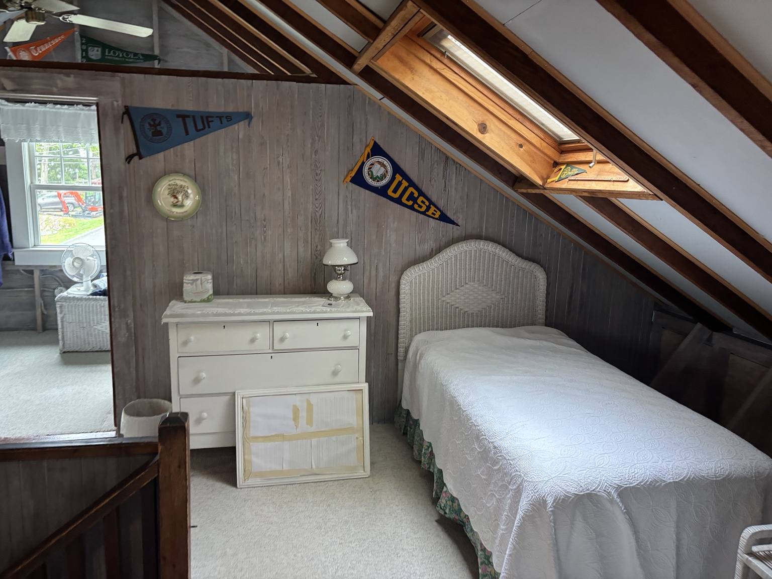 Twin bedroom in the cottage loft